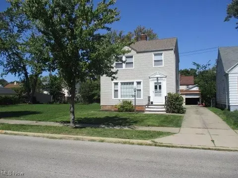 3805 Grosvenor Rd, Cleveland, OH 44118
