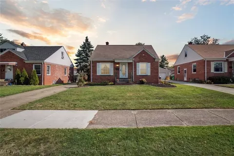 319 E 327th St, Willowick, OH 44095