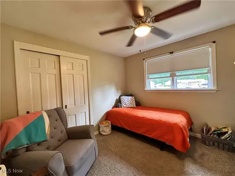 Bedroom - 19 Lake Shore Dr, Youngstown, OH 44511 photo 3 of 5