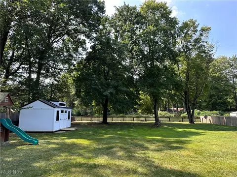 Exterior - 19 Lake Shore Dr, Youngstown, OH 44511 photo 4 of 6