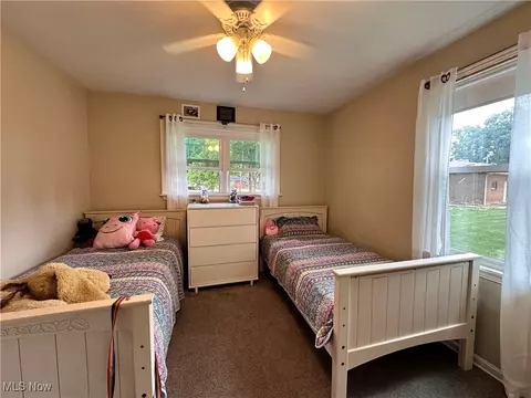 Bedroom - 19 Lake Shore Dr, Youngstown, OH 44511 photo 5 of 5