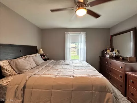 Bedroom - 19 Lake Shore Dr, Youngstown, OH 44511 photo 1 of 5