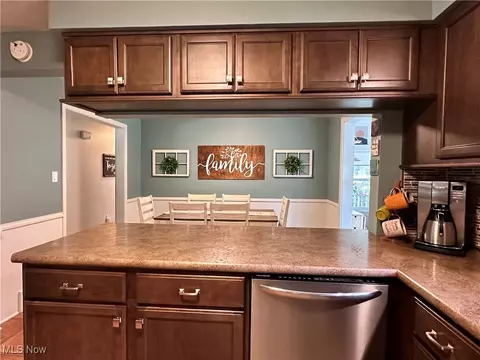 Kitchen - 19 Lake Shore Dr, Youngstown, OH 44511 photo 1 of 4