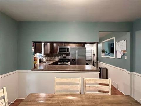 Kitchen - 19 Lake Shore Dr, Youngstown, OH 44511 photo 4 of 4