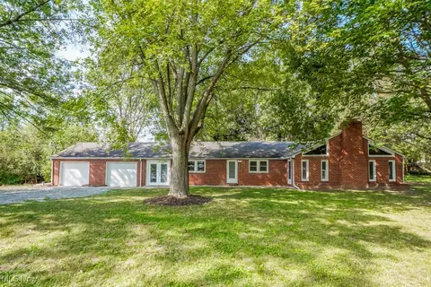 2831 Long Ave NE, Canton, OH 44705