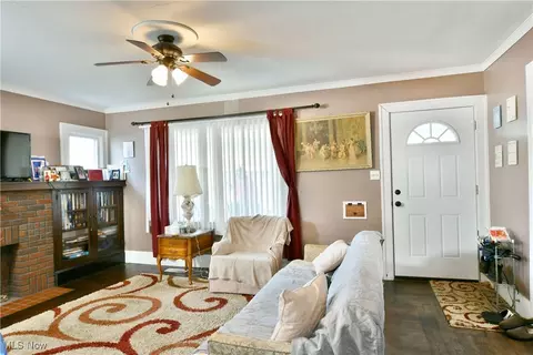 Living - 295 E 2nd St, Girard, OH 44420 photo 3 of 5