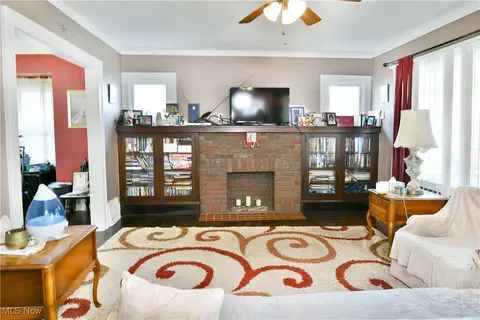 Living - 295 E 2nd St, Girard, OH 44420 photo 2 of 5