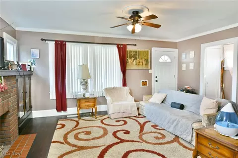Living - 295 E 2nd St, Girard, OH 44420 photo 4 of 5
