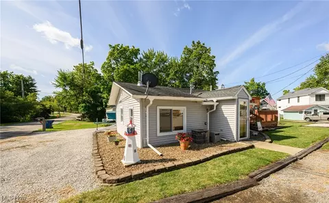 1518 River Rd NE, Lake Milton, OH 44429