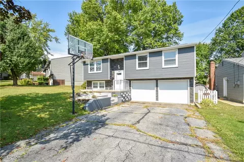 742 Oregon Ave, Mcdonald, OH 44437