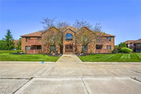 8607 Scenicview Dr #105, Broadview Heights, OH 44147