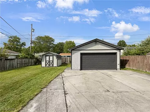 Exterior - 850 Case Ave, Elyria, OH 44035 photo 4 of 4