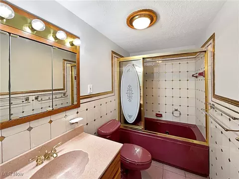 Bath - 850 Case Ave, Elyria, OH 44035 photo 2 of 2
