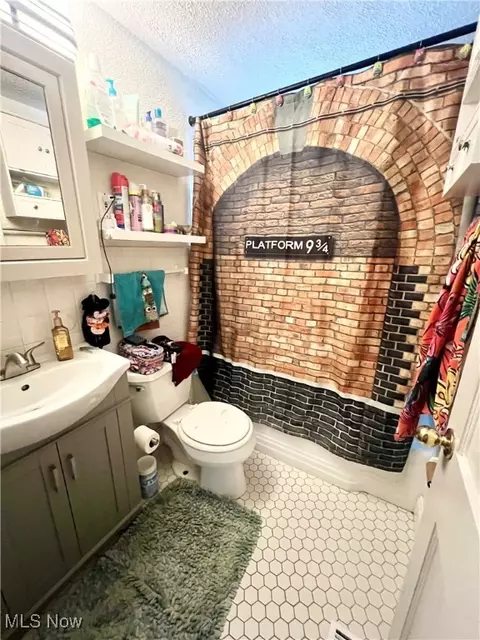 Bath - 2510 Nicholas Pl NW, Canton, OH 44708 photo 1 of 1