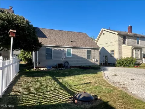 Exterior - 2510 Nicholas Pl NW, Canton, OH 44708 photo 3 of 6