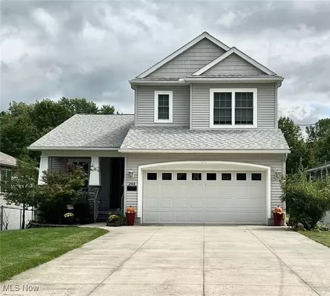 243 Waverly Ave, Wadsworth, OH 44281