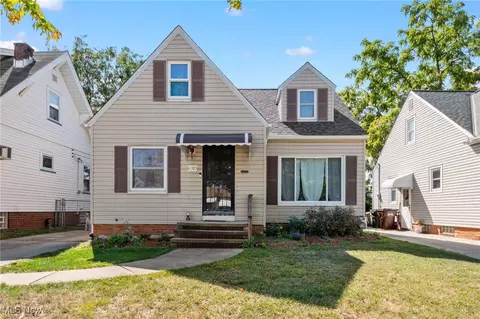 6103 Renwood Dr, Parma, OH 44129