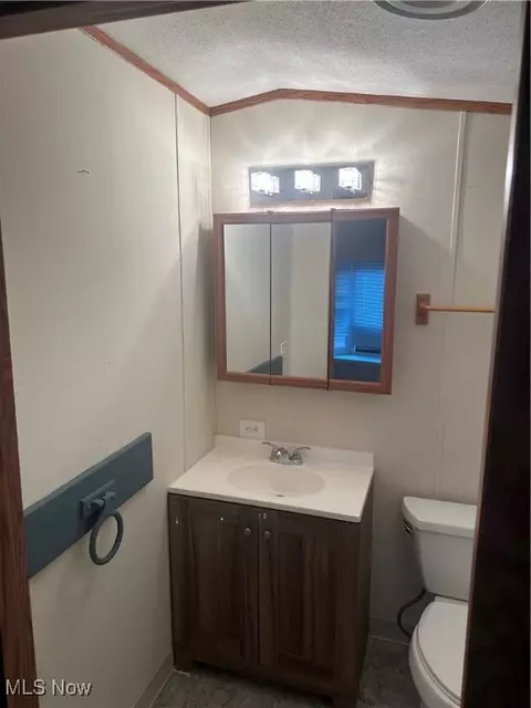 Bath - 166 Brook Dr, Brookfield, OH 44403 photo 3 of 4