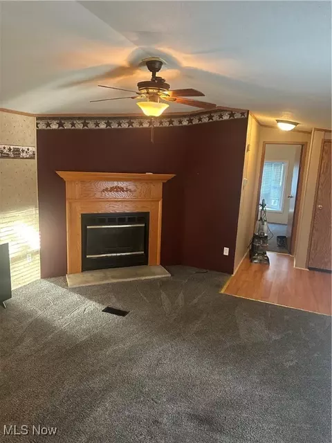 Living - 166 Brook Dr, Brookfield, OH 44403 photo 2 of 3