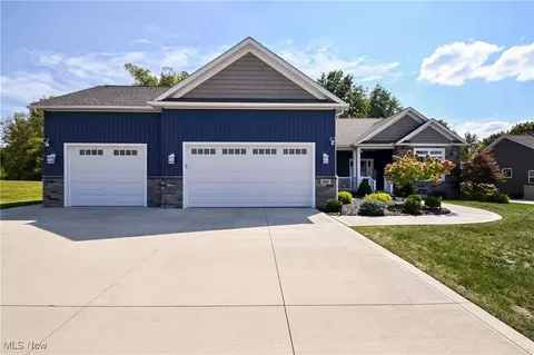 401 Cherry Rdg, Tallmadge, OH 44278