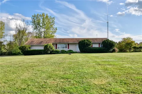 11165 Elk Run Rd, Chardon, OH 44024
