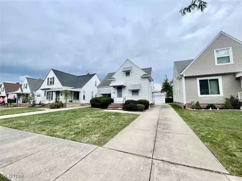 6300 Belmere Dr, Parma, OH 44129 photo 2