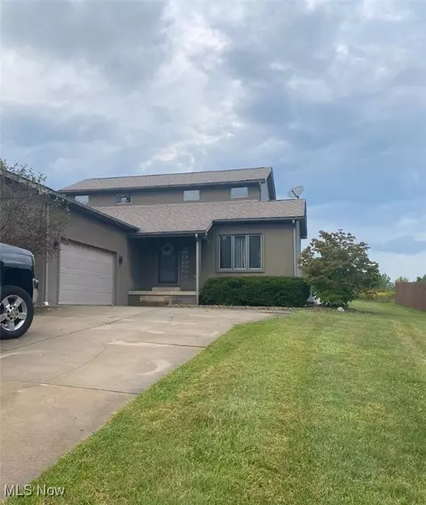 292 Aspen Dr NW, Champion, OH 44483