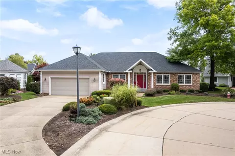 279 Lake Pointe Dr, Akron, OH 44333