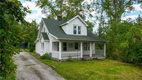 420 N Chillicothe Rd, Aurora, OH 44202