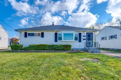 6077 Greene Dr, Brook Park, OH 44142