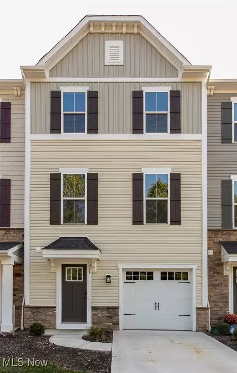 314 E Reno Dr, Louisville, OH 44641