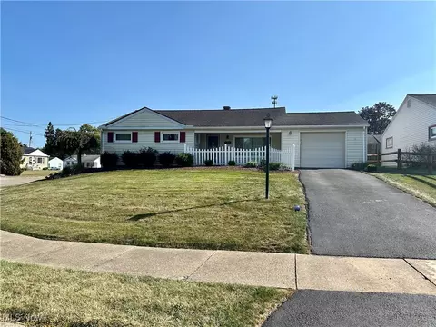 2495 Chaney Cir, Youngstown, OH 44509