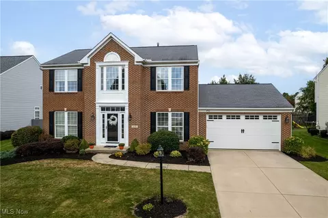 492 Rockglen Dr, Wadsworth, OH 44281