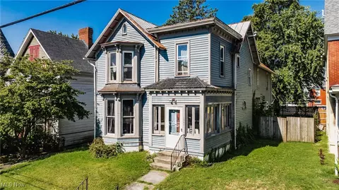 1041 Juliana St, Parkersburg, WV 26101