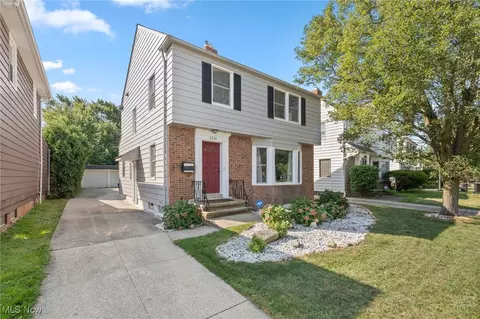 2331 Traymore Rd, University Heights, OH 44118
