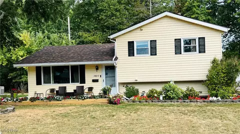 24850 Fawn Dr, North Olmsted, OH 44070