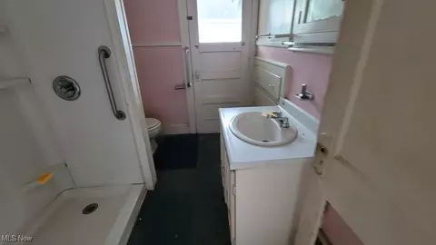Bath - 48 Uhler Ave, Akron, OH 44310 photo 1 of 1
