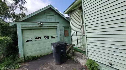 Exterior - 48 Uhler Ave, Akron, OH 44310 photo 4 of 5
