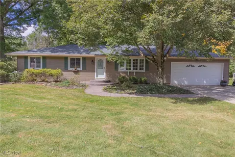 7624 Brinmore Rd, Sagamore Hills, OH 44067