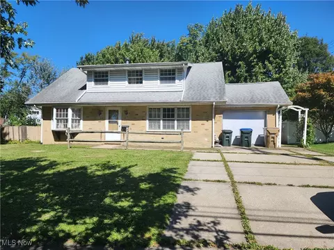 1317 Silver Lake Ave, Cuyahoga Falls, OH 44223