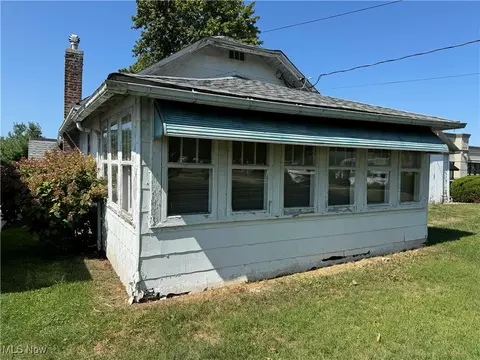 637 Canton Rd NW, Carrollton, OH 44615