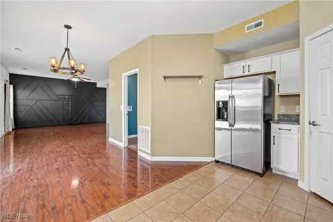 160 Fairfield Dr, Elyria, OH 44035 photo 18