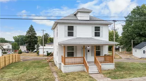 423 Dryden Rd, Zanesville, OH 43701