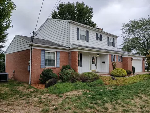 1562 Gene St, Belpre, OH 45714