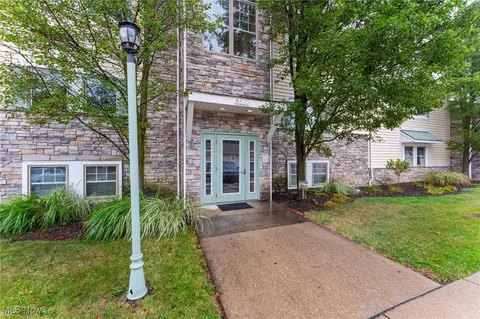 5537 Beavercrest Dr #103, Lorain, OH 44053