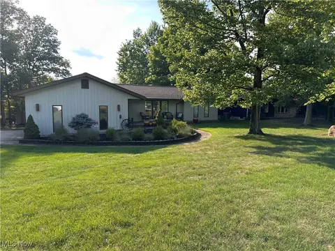 8640 Greenwood Rd, North Royalton, OH 44133