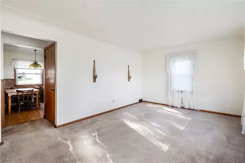 Living - 297 Overlook Blvd, Struthers, OH 44471 photo 3 of 4