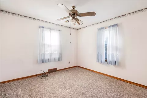 Bedroom - 297 Overlook Blvd, Struthers, OH 44471 photo 3 of 7
