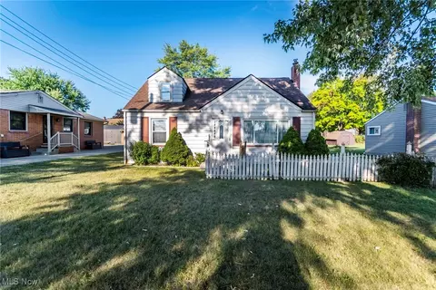 297 Overlook Blvd, Struthers, OH 44471