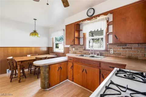 Kitchen - 297 Overlook Blvd, Struthers, OH 44471 photo 1 of 4